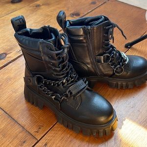 Brand new Buffalo shoe boots